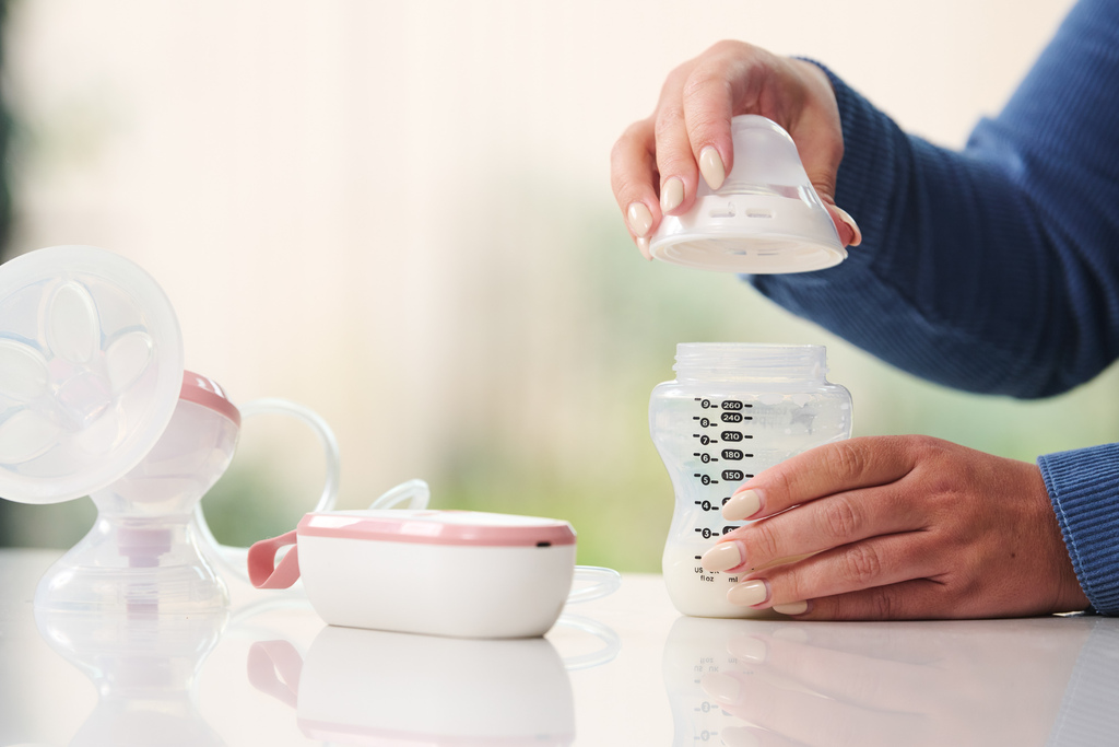 Kompatibilní s kojeneckými lahvemi Tommee Tippee